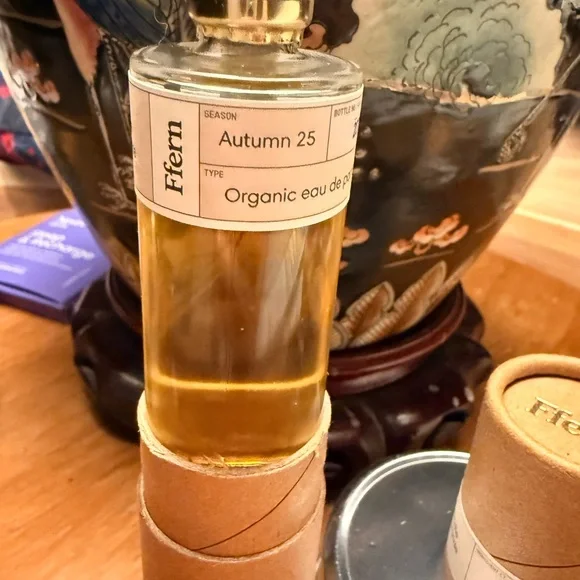 Almost a full bottle! Natural and toxin free perfume 🌱 - Picture 7 of 7